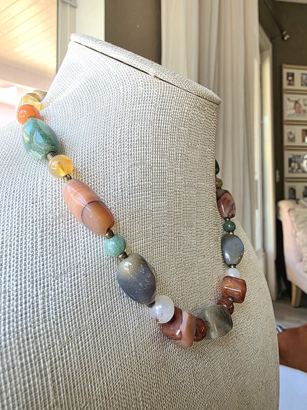 Vintage 1960s Mid-Century Beggar’s Bead Necklace – Polished Multi-Gemston - Picture 4 of 9
